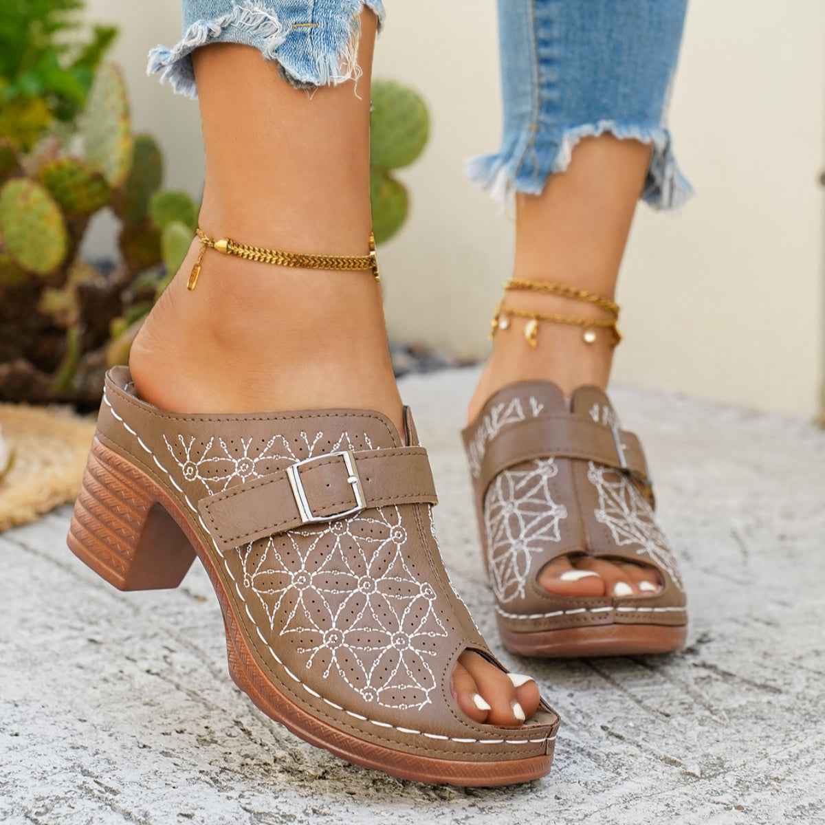 Buckle Strap Block Heel Sandals - Open Toe Square