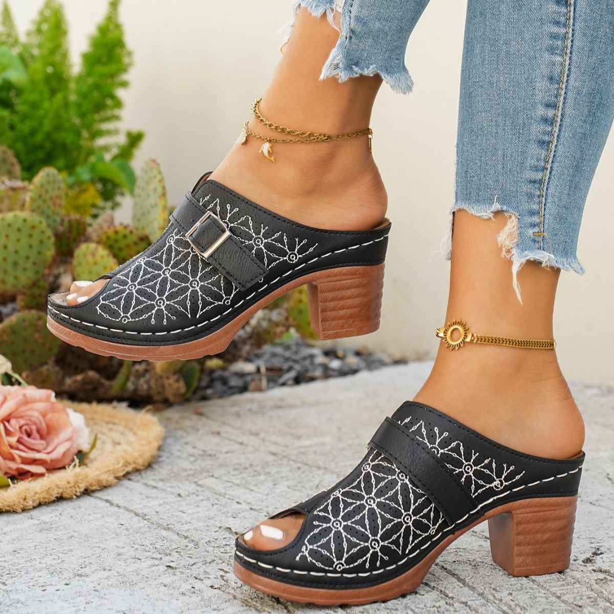 Buckle Strap Block Heel Sandals - Open Toe Square