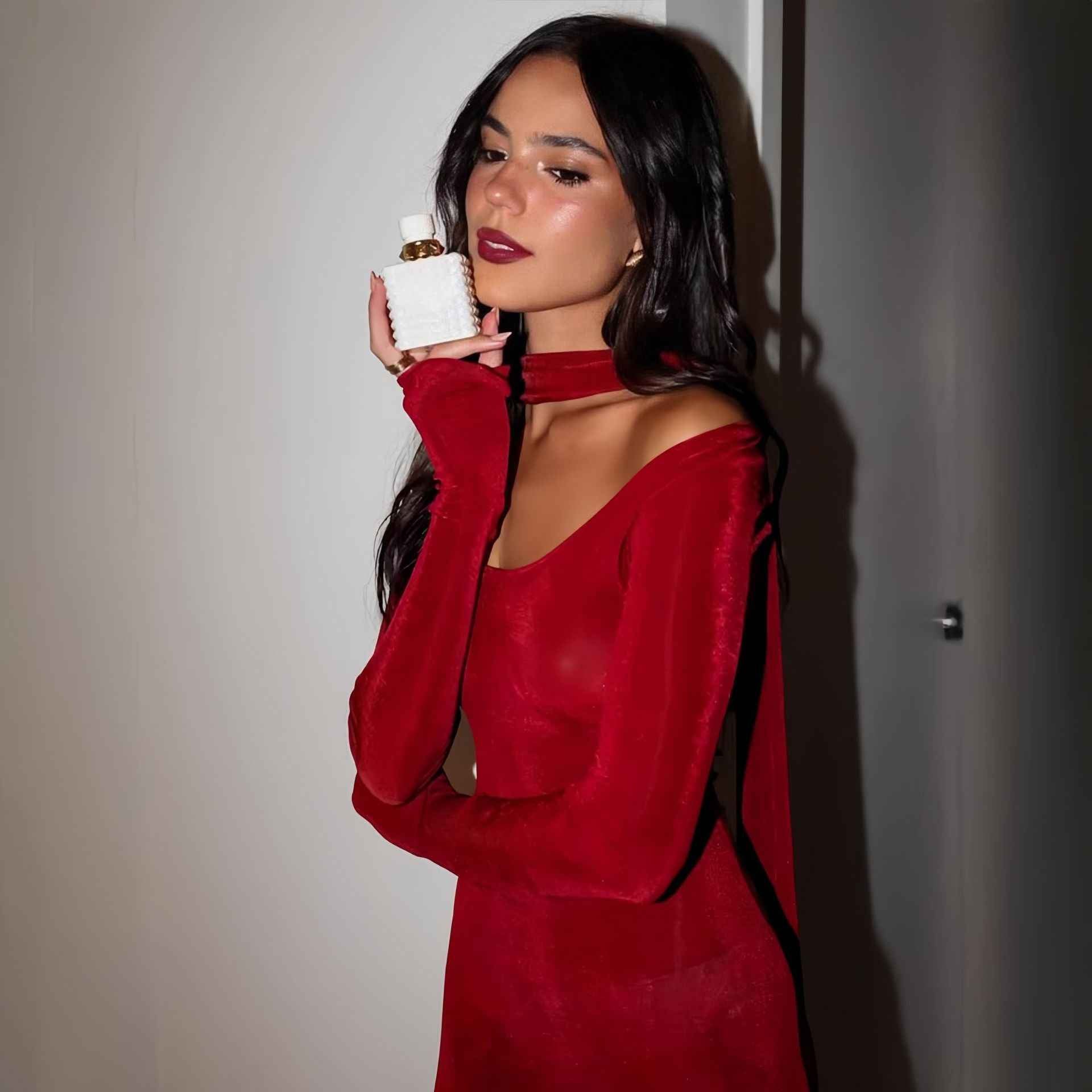 Elegant Red Low-Cut Bodycon Dress - Collarless Bodycon Gown