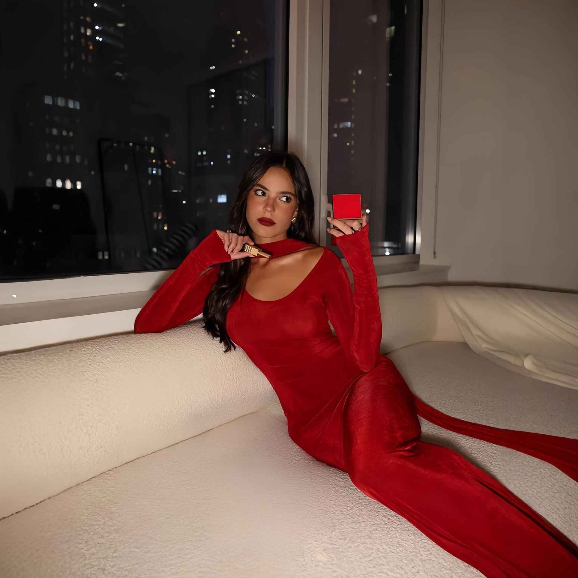 Elegant Red Low-Cut Bodycon Dress - Collarless Bodycon Gown