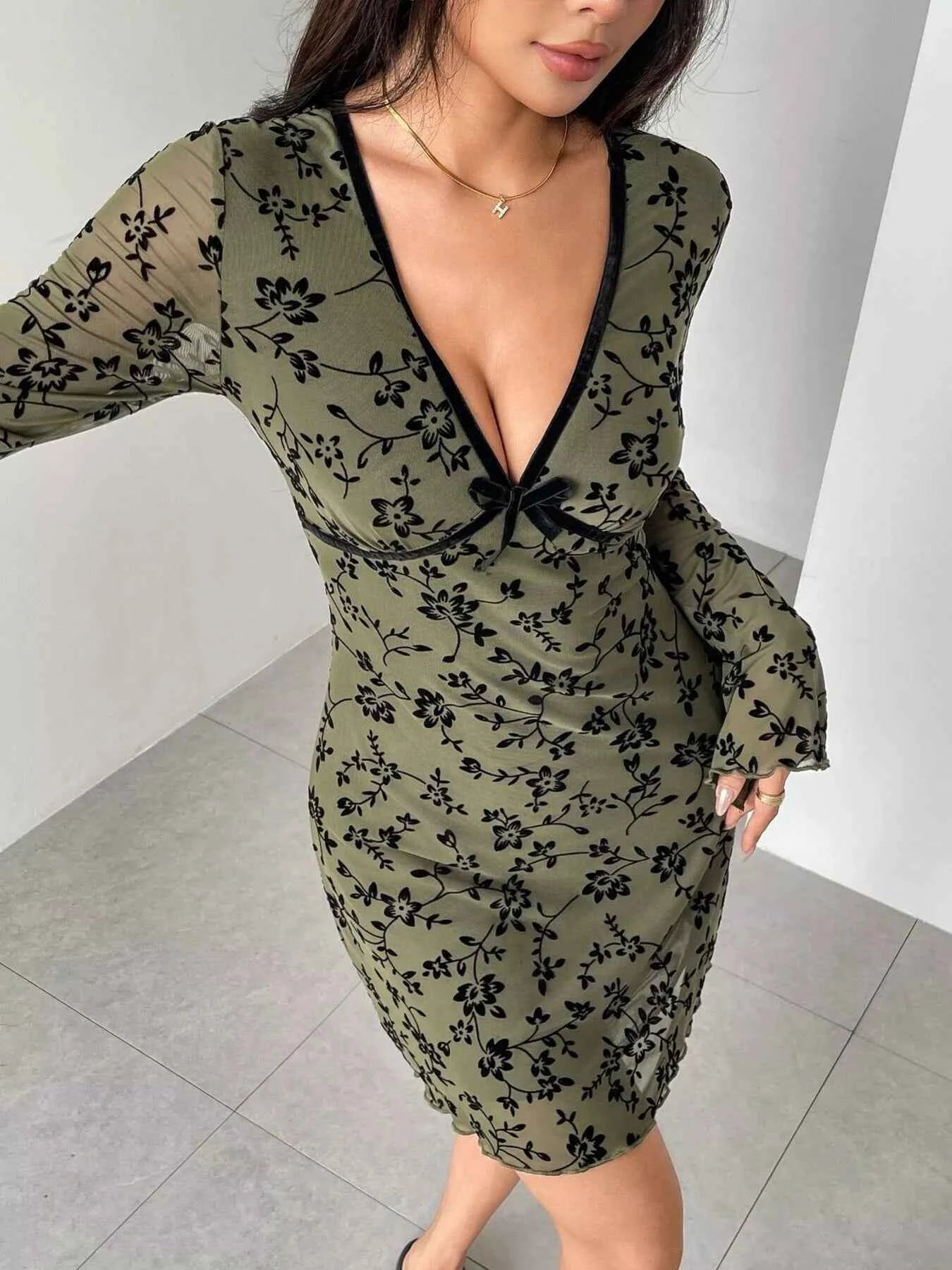 Floral Print Flare Sleeve Mini Dress