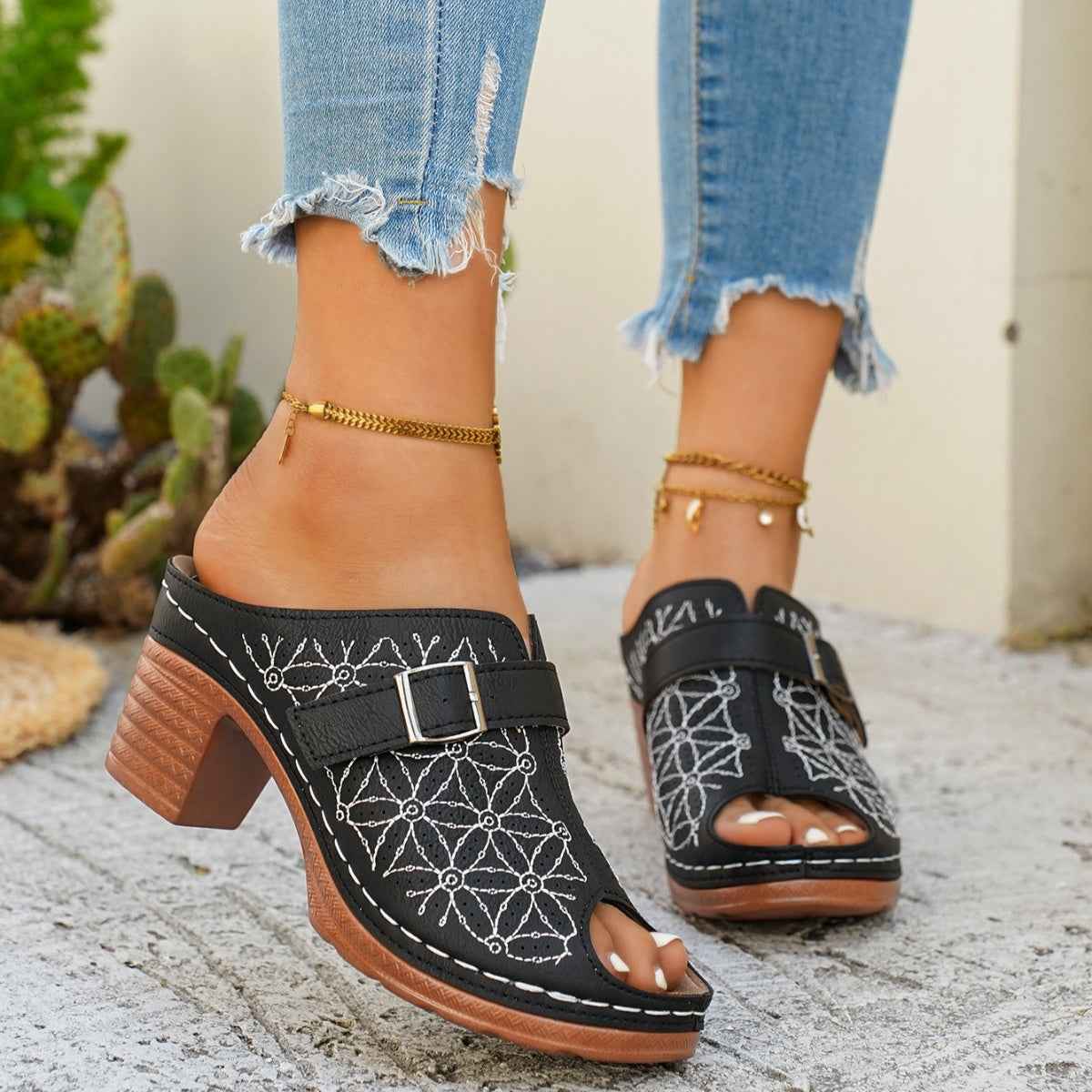 Buckle Strap Block Heel Sandals - Open Toe Square