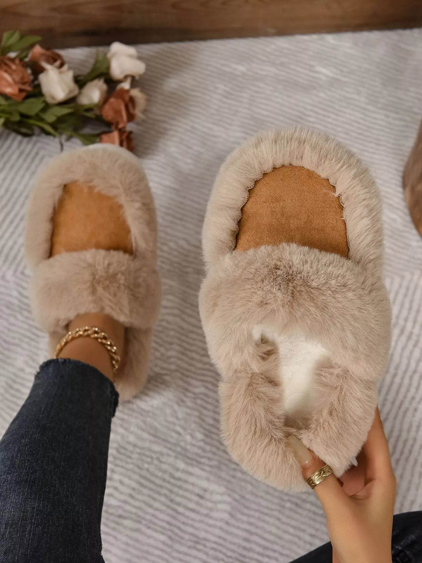 Cozy Faux Fur Women's Round Toe Slippers - Plush Indoor Footwear - Fashions Envy