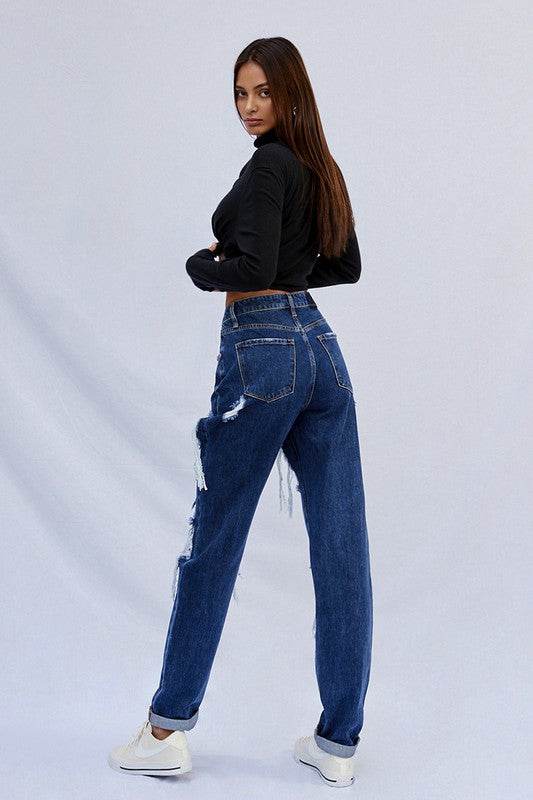 Woman wearing High Waisted Baggy Jeans with distressed details and a black crop top