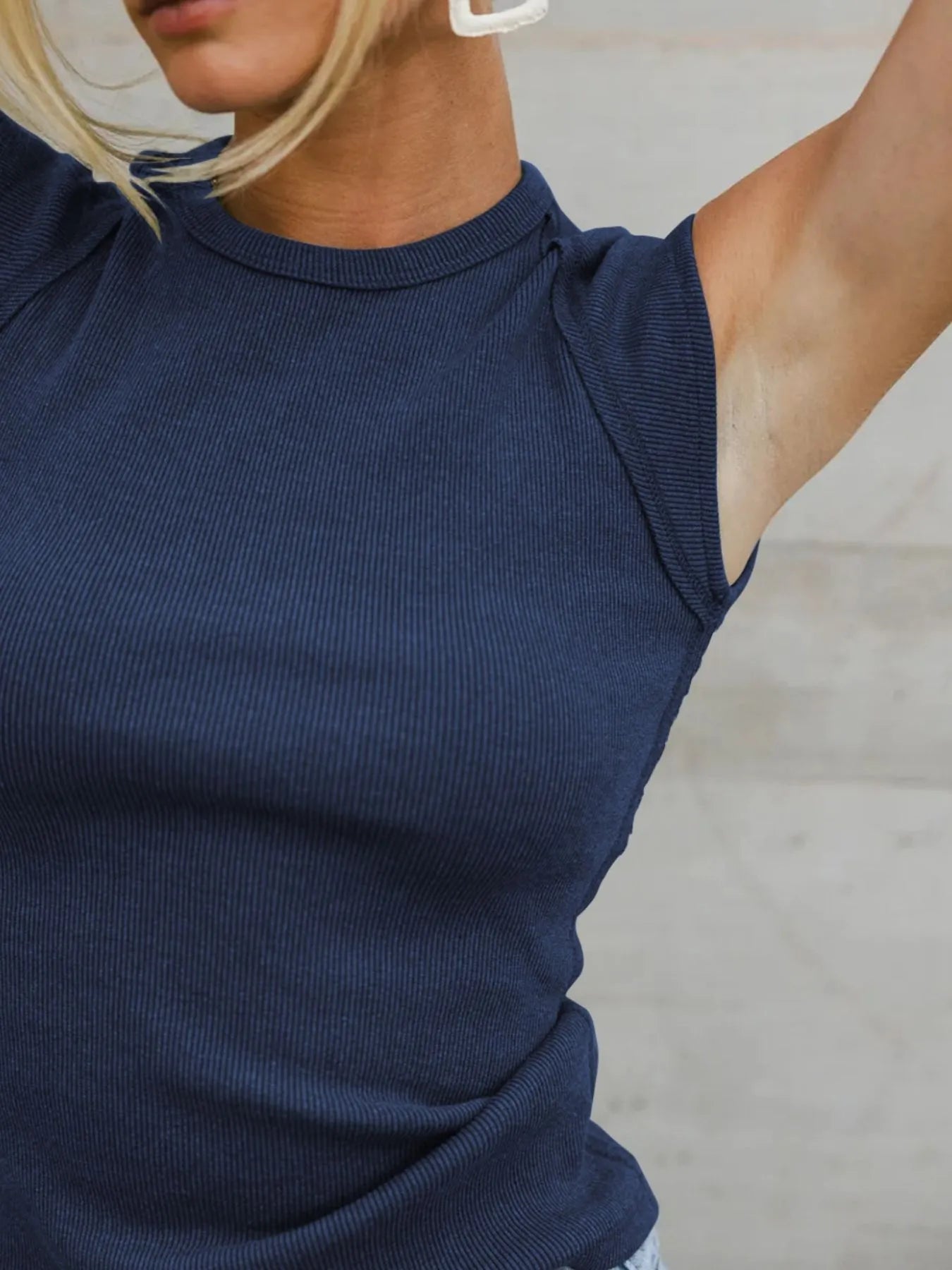 Trendsi Navy Round Neck T-Shirt with Sleeveless Design for Casual Summer Wear