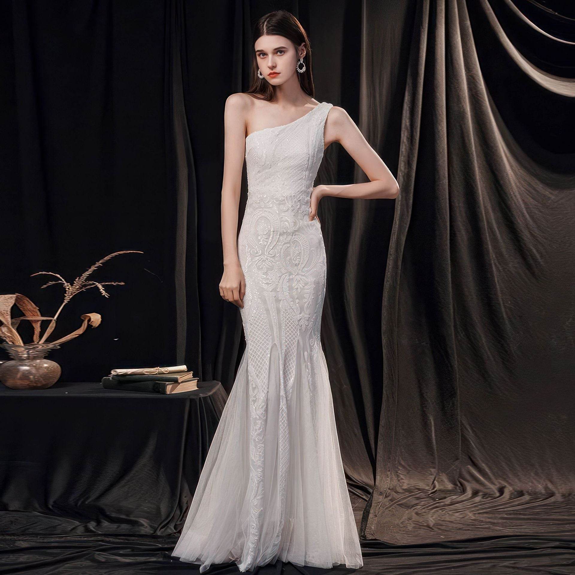 Elegant Slimming Fishtail Wedding Dress with Embellished Details and One-Shoulder Design