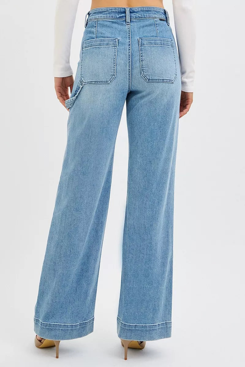 Trendsi Straight Leg Jeans in Light Wash with a Relaxed Fit and Classic Back Pockets