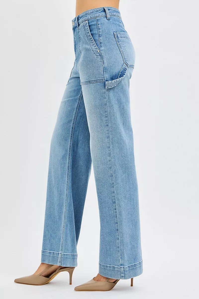 Trendsi Straight Leg Jeans in Light Blue Denim with a Relaxed Fit and Classic Styling