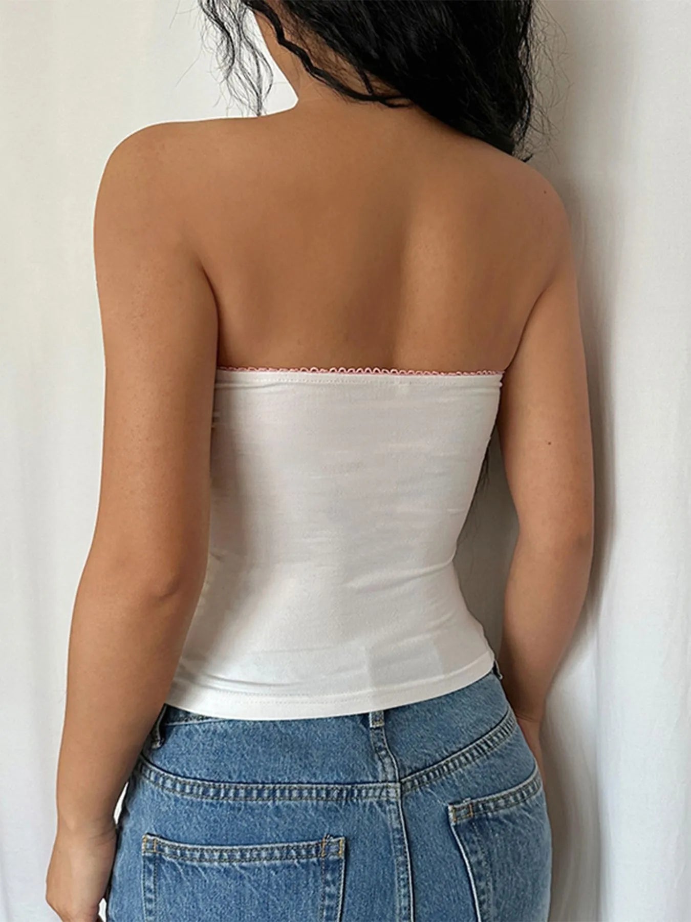 Trendsi Strapless Tube Top in White, Perfect for Summer Outfits and Layering with High-Waisted Jeans
