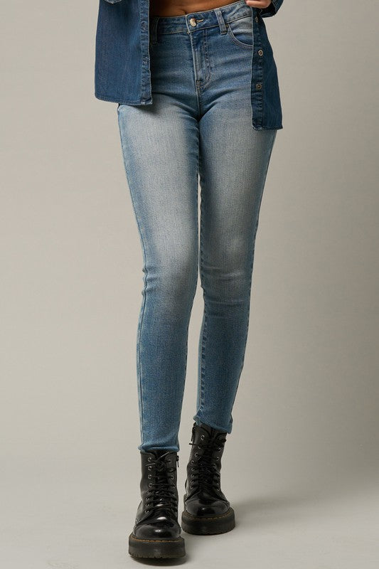 Form-Fitting Mid-Rise Medium Wash Denim Jeans