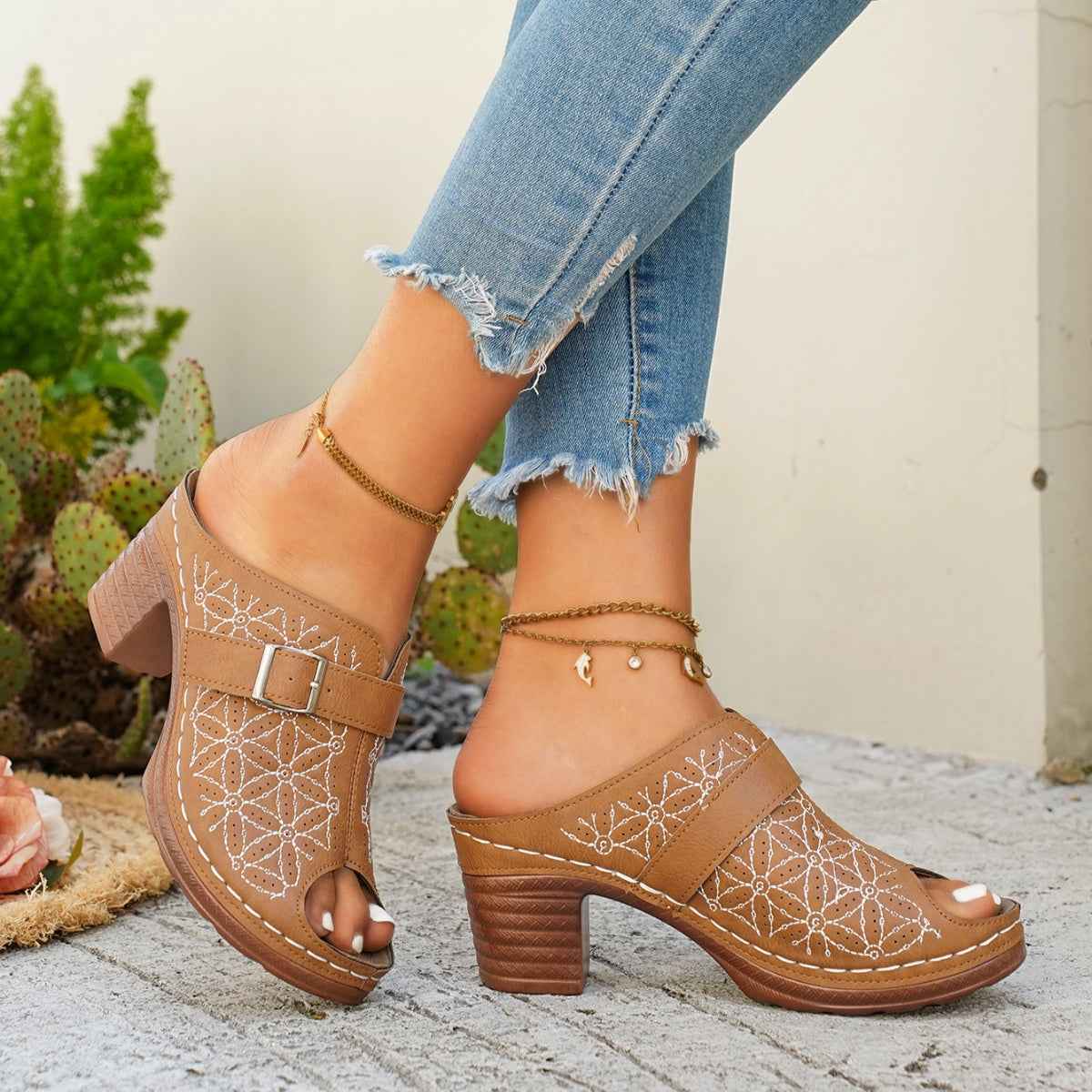 Buckle Strap Block Heel Sandals - Open Toe Square