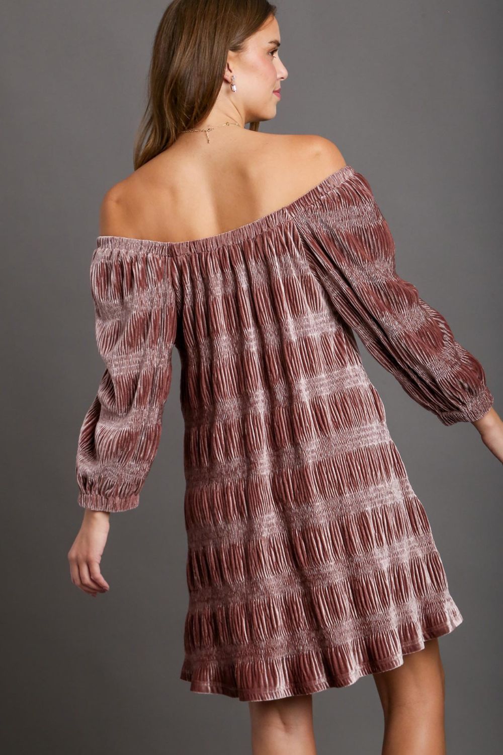 Dusty Pink Off-Shoulder Balloon Sleeve Velvet Mini Dress