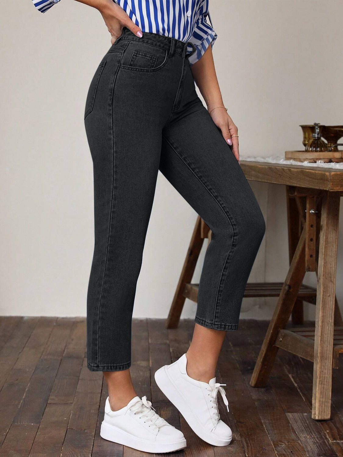 High Waist Above the Ankle Jeans with Pockets