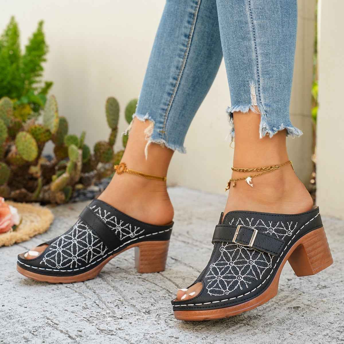 Buckle Strap Block Heel Sandals - Open Toe Square