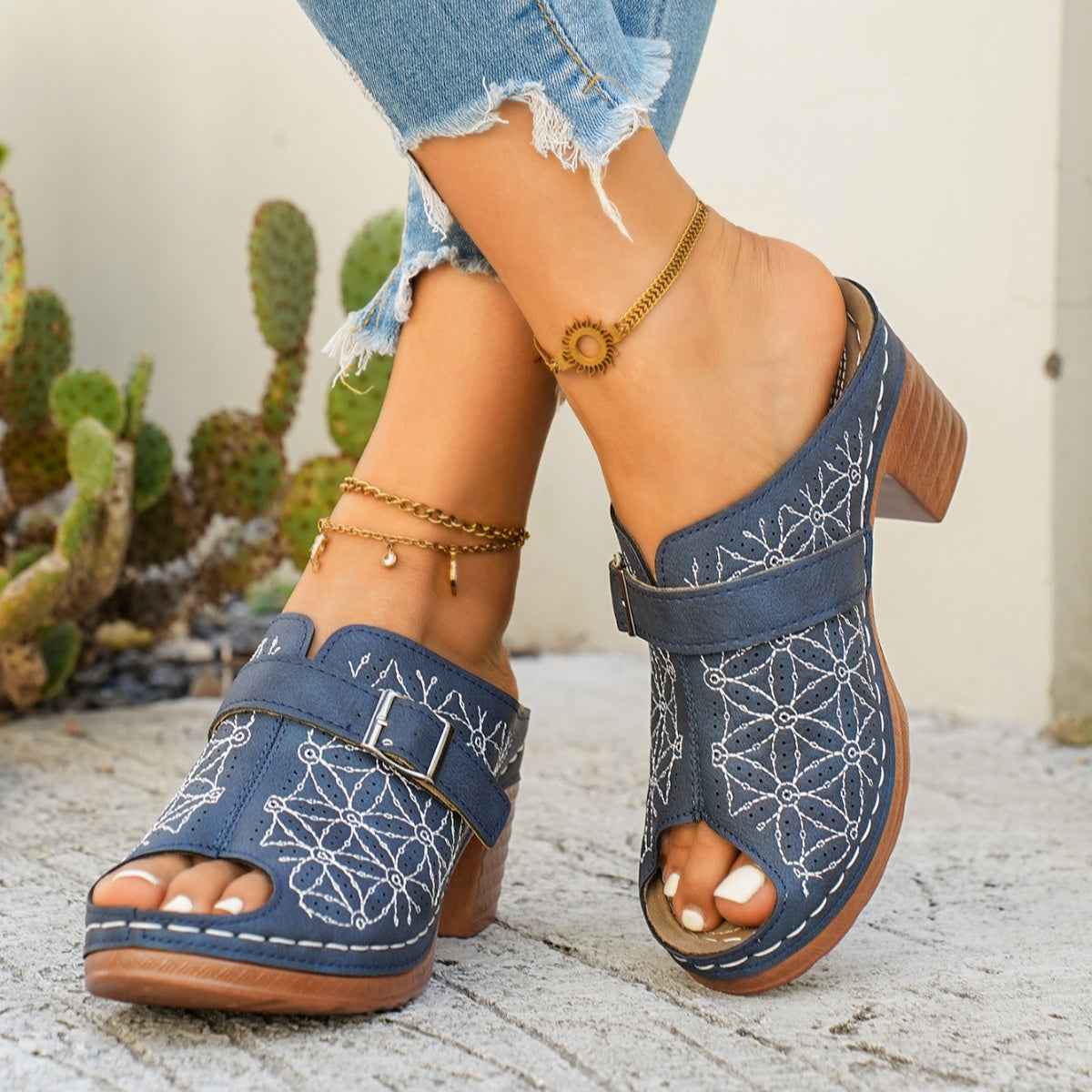 Buckle Strap Block Heel Sandals - Open Toe Square