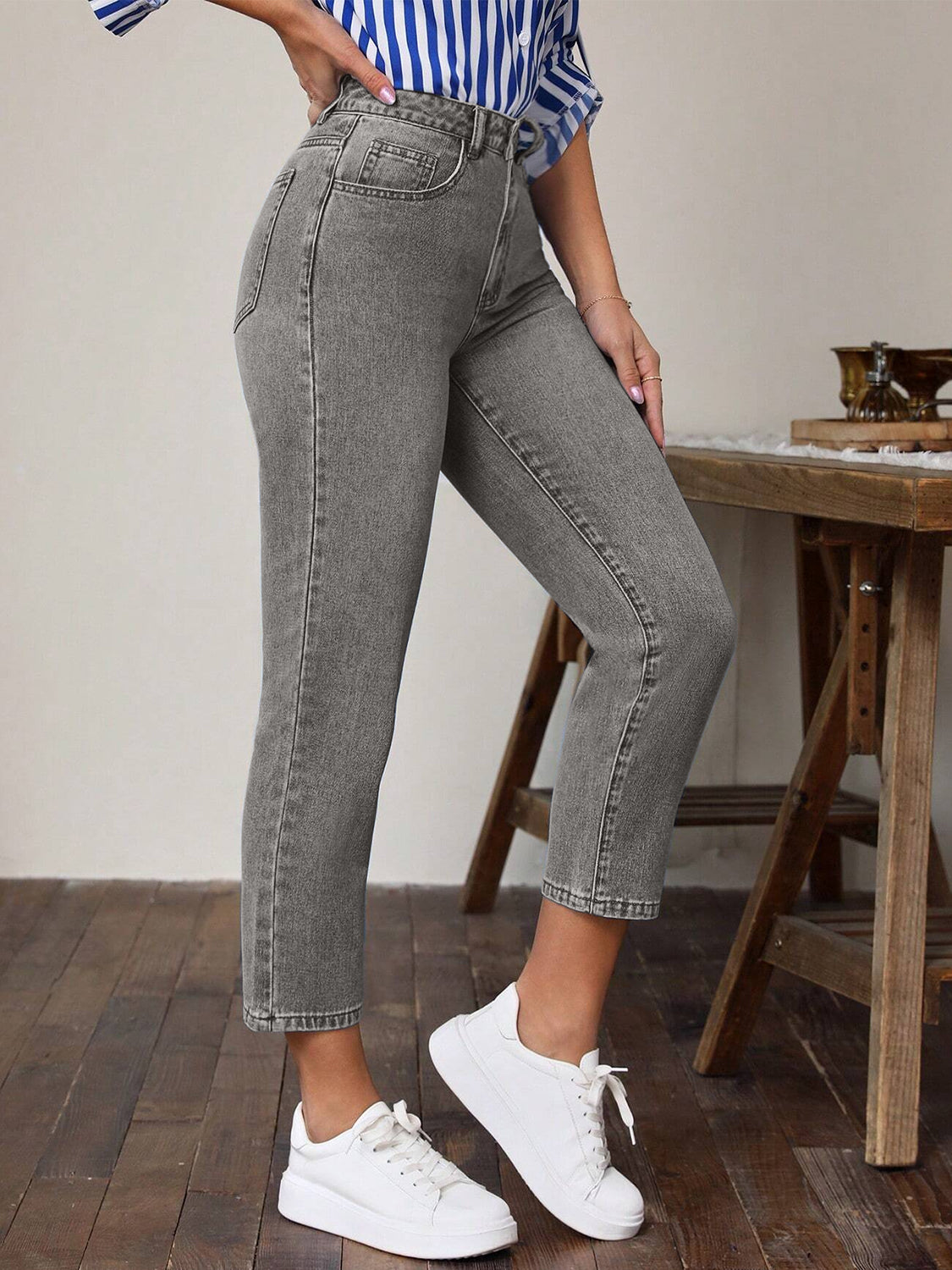 High Waist Above the Ankle Jeans with Pockets