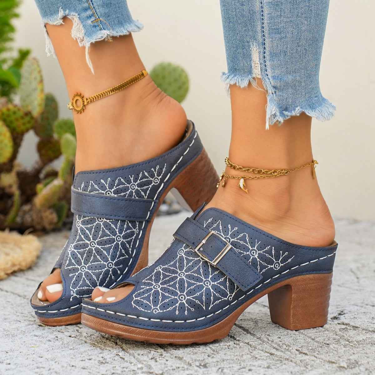 Buckle Strap Block Heel Sandals - Open Toe Square