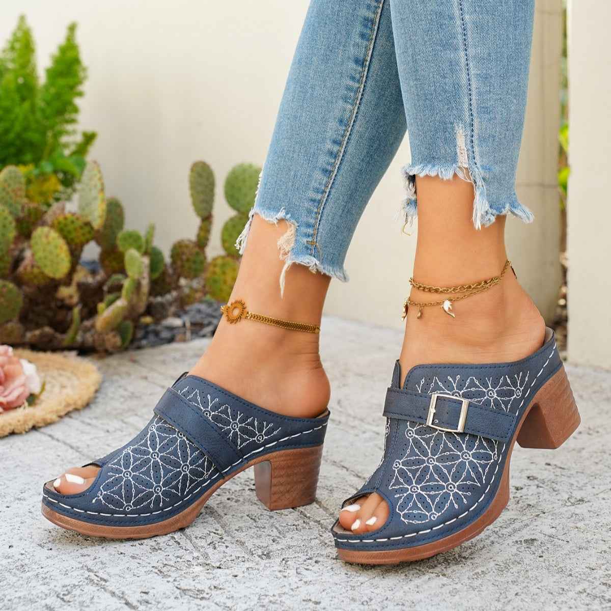 Buckle Strap Block Heel Sandals - Open Toe Square