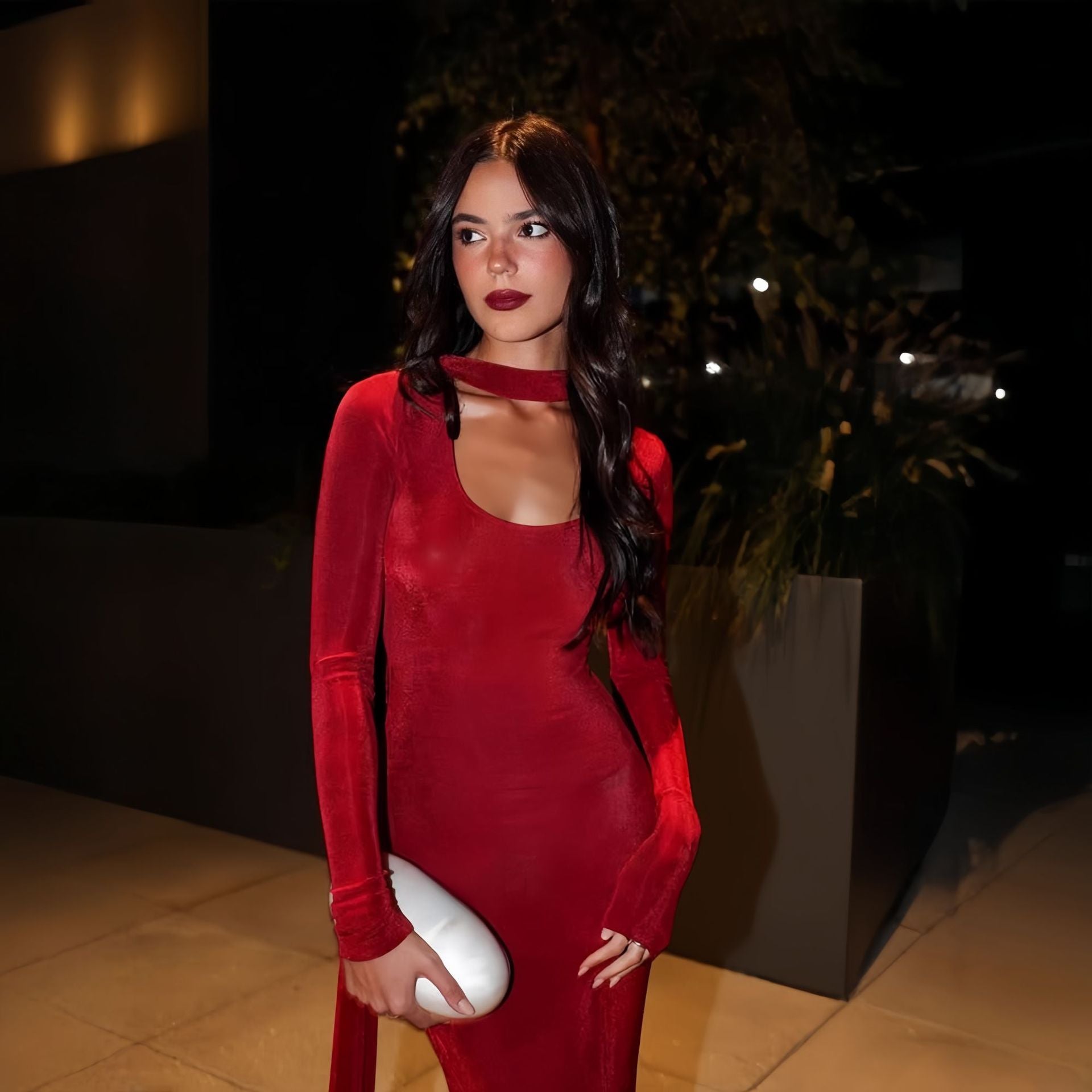 Elegant Red Low-Cut Bodycon Dress - Collarless Bodycon Gown