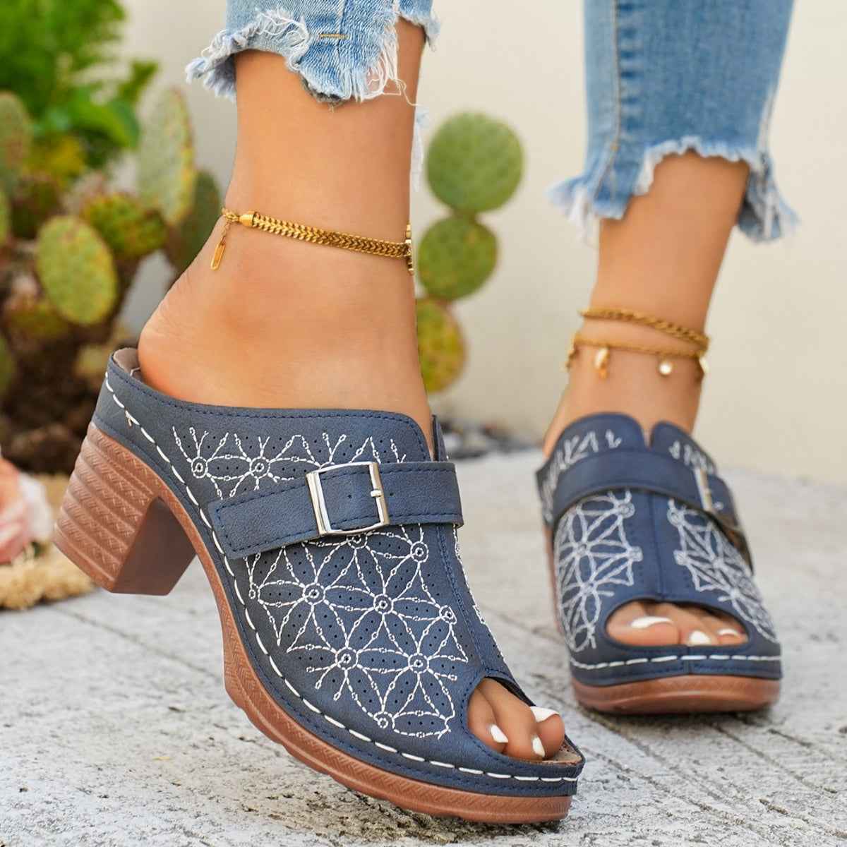 Buckle Strap Block Heel Sandals - Open Toe Square