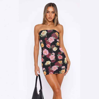 Strapless waist bag and hip cinching dress