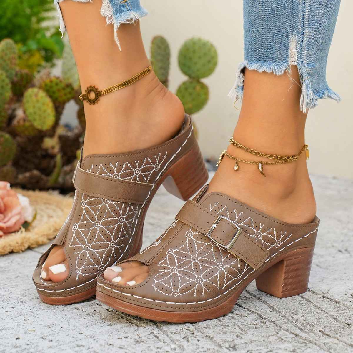 Buckle Strap Block Heel Sandals - Open Toe Square