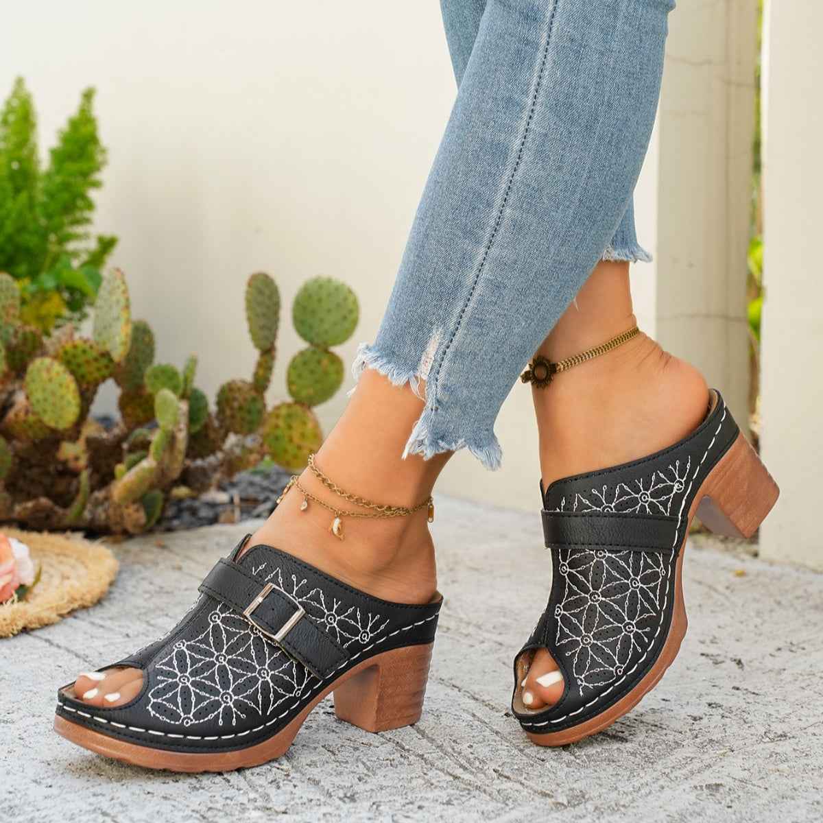 Buckle Strap Block Heel Sandals - Open Toe Square