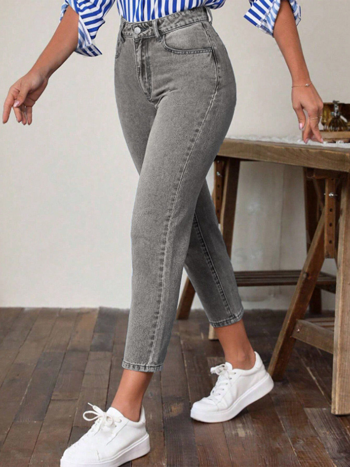 High Waist Above the Ankle Jeans with Pockets