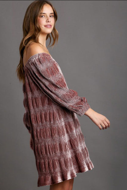 Dusty Pink Off-Shoulder Balloon Sleeve Velvet Mini Dress