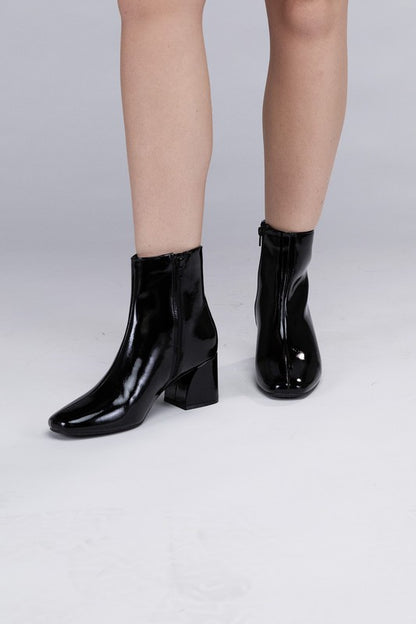 Chic Ultra Faux Leather Zipper Ankle Boots