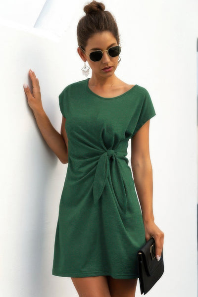 CCWHOLESALECLOTHING green casual short sleeve twist knot front dress on model with sunglasses and clutch