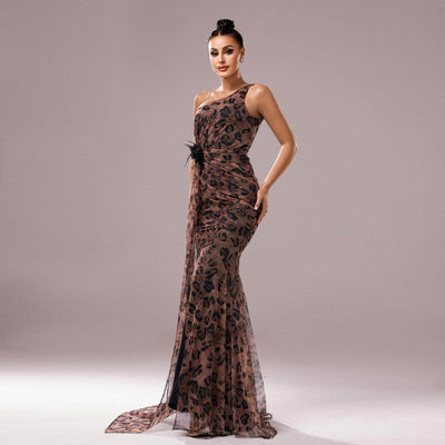 Elegant One-Shoulder Wedding Dress with Leopard Print and Sheer Train for a Stunning Bridal Look