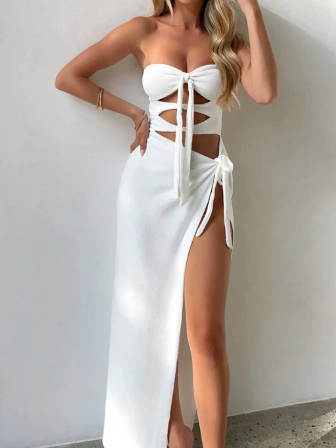 Trendsi Sweetheart Neck Tube Dress in White with Cut-Out Details and Side Slit for a Stylish Look