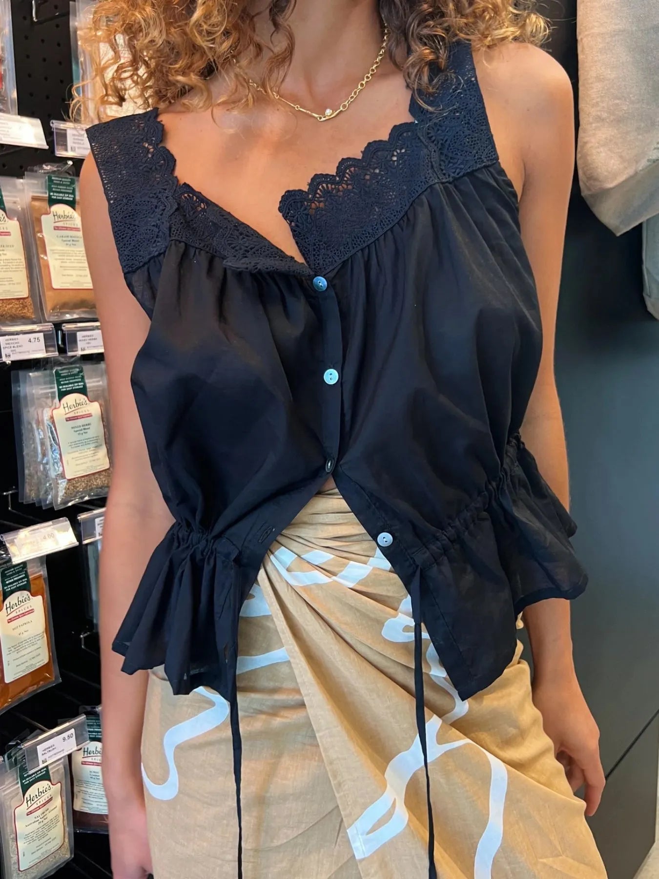 Trendsi Black Tank and Shorts Set with Lace Details and Adjustable Drawstring for a Stylish Summer Look