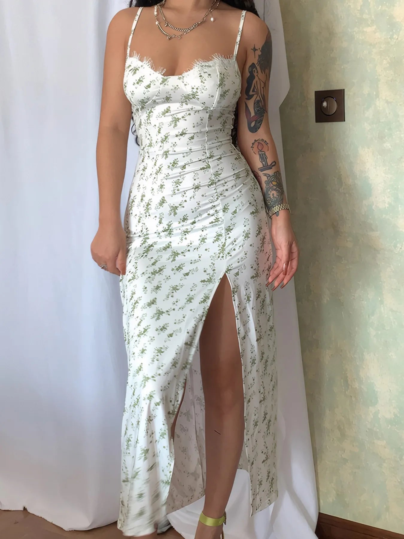 Trendsi Split Print Cami Dress in White with Floral Design and Side Slit for a Stylish Look