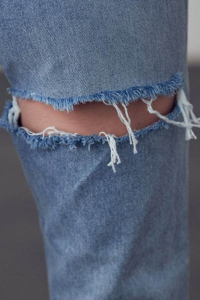 Insane Gene Straight Ankle Jeans with Distressed Knee Detail and Frayed Hem for a Casual Look