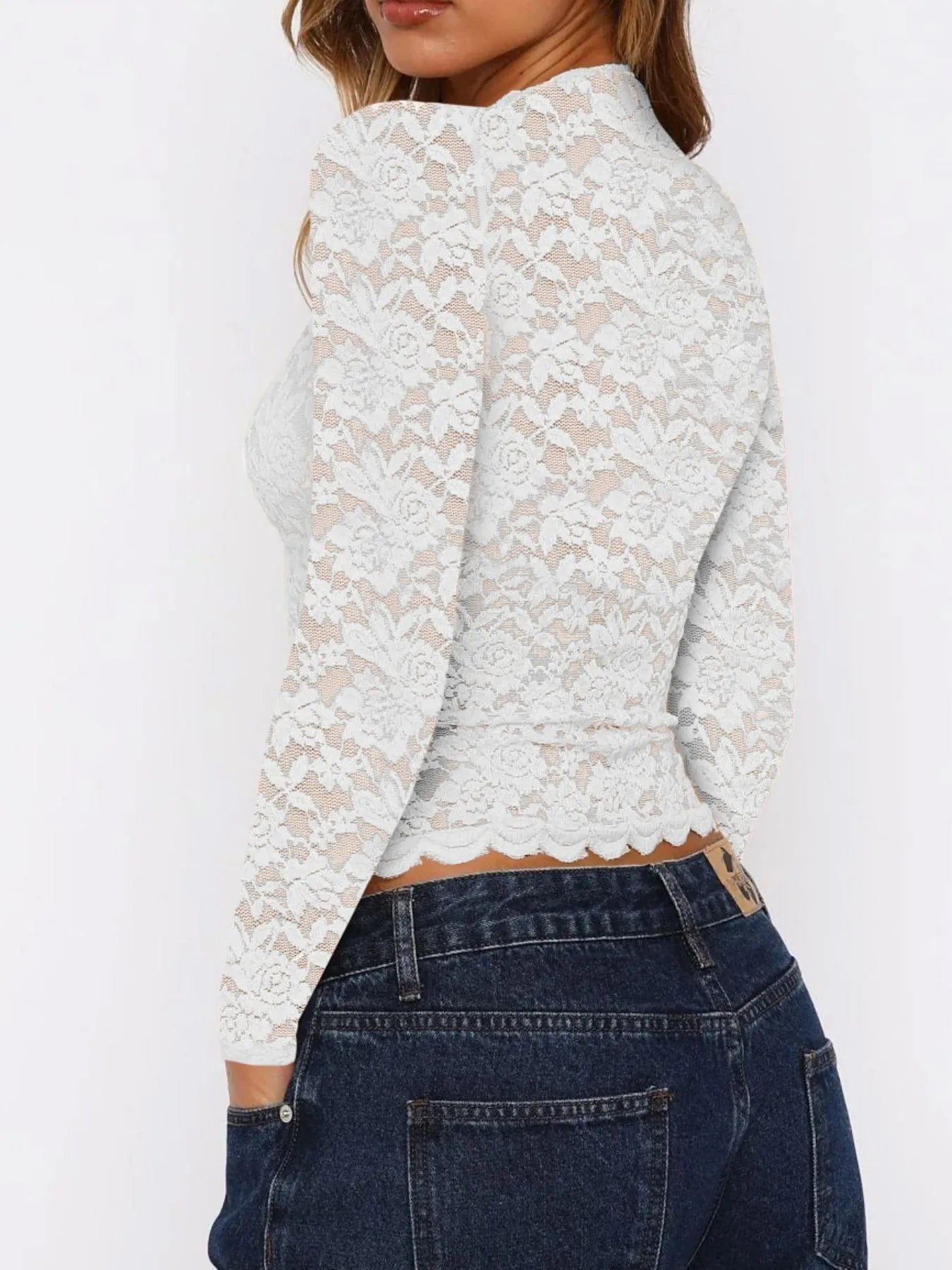Trendsi V-Neck Blouse in White Lace with Long Sleeves and Fitted Design